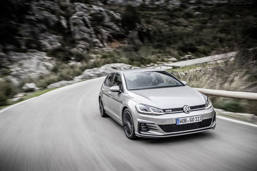  Volkswagen Golf GTD 5-Door 2017 года  (WW) (фото 11 из 58)